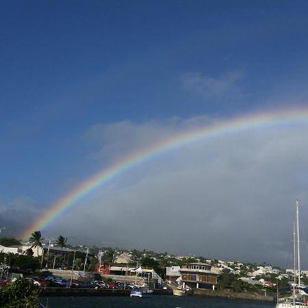 Le Voyageur A 1 Mn Du Chu Sud Terre-Sainte, Saint-Pierre Apartment Exterior photo