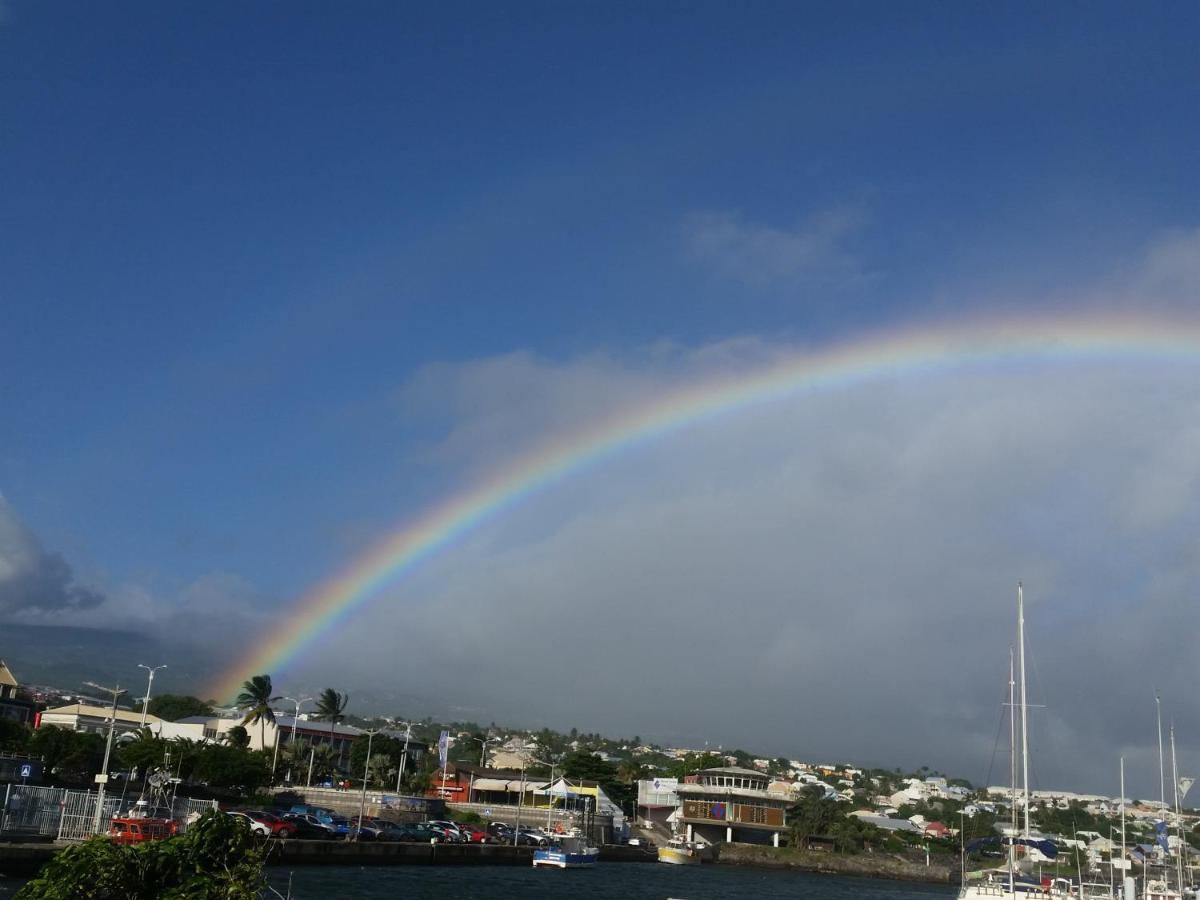 Le Voyageur A 1 Mn Du Chu Sud Terre-Sainte, Saint-Pierre Apartment Exterior photo